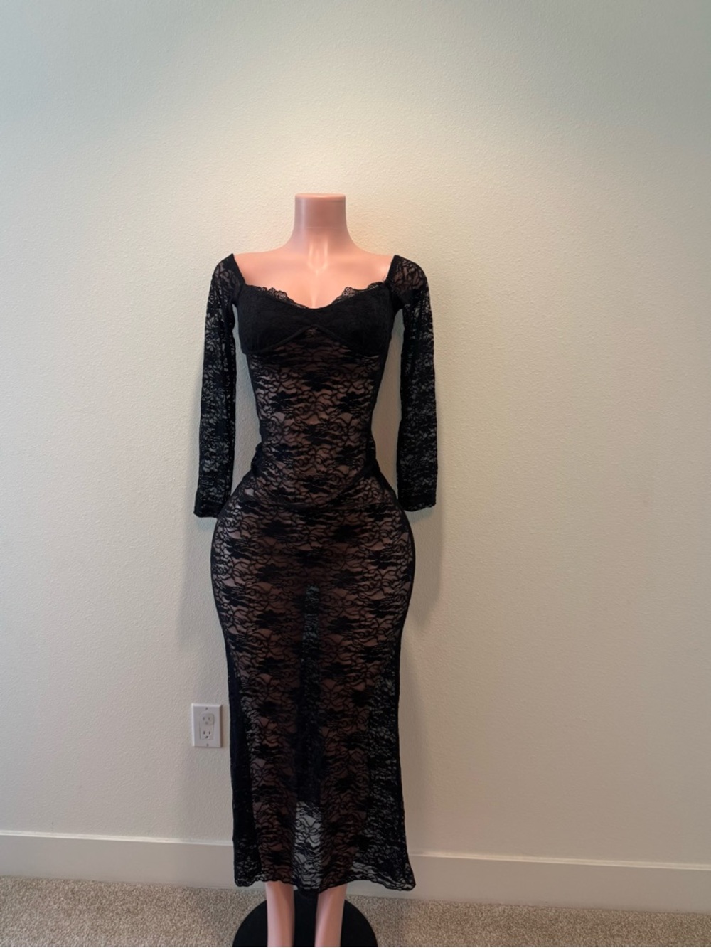 Black Long-Sleeve Lace Bodycon Midi Dress
